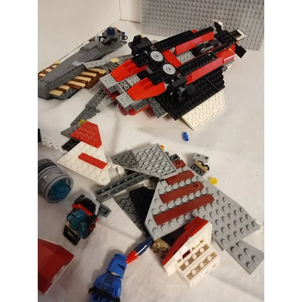Lot of Misc. Loose Lego Pieces (Airplane????) - Used